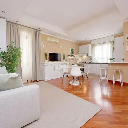Lucky Domus Tuscolano Apartment *