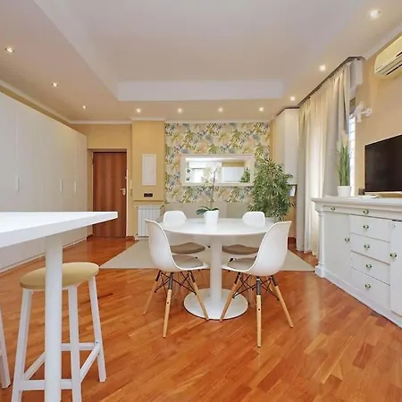 Lucky Domus Tuscolano Apartment *