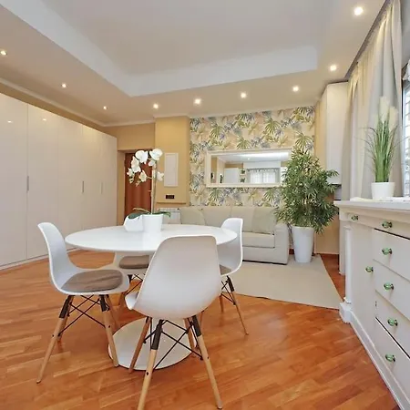 Lucky Domus Tuscolano Apartment *